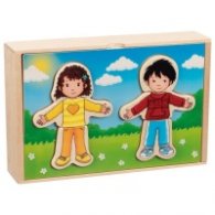 Момче и момиче за обличане в дървена кутия, 57475
